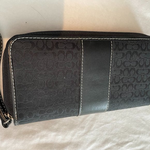 Coach zip wallet - Picture 1 of 6